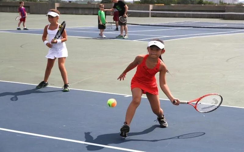 do danh tennis nu bi quyet chon trang phuc dep tu tin len san
